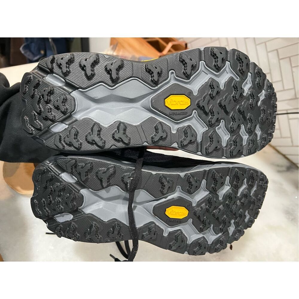 Hoka One Speedgoat 5 GTX size 8.5 - Picture 6 of 8